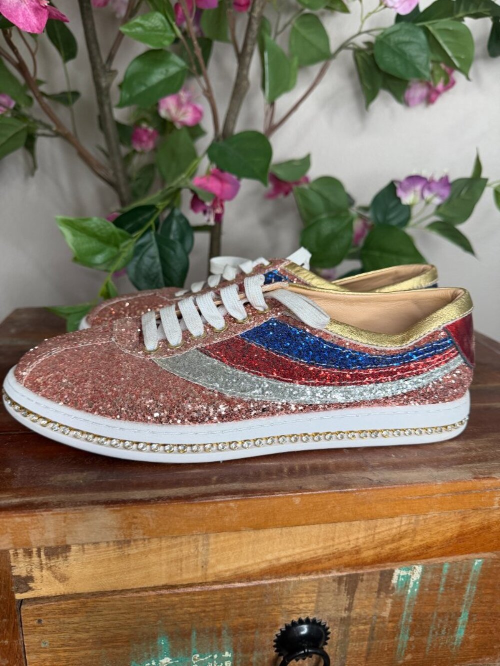 Gucci Falacer Low Top Sneakers featuring glitter, crystal-embellished soul - Picture 3 of 6
